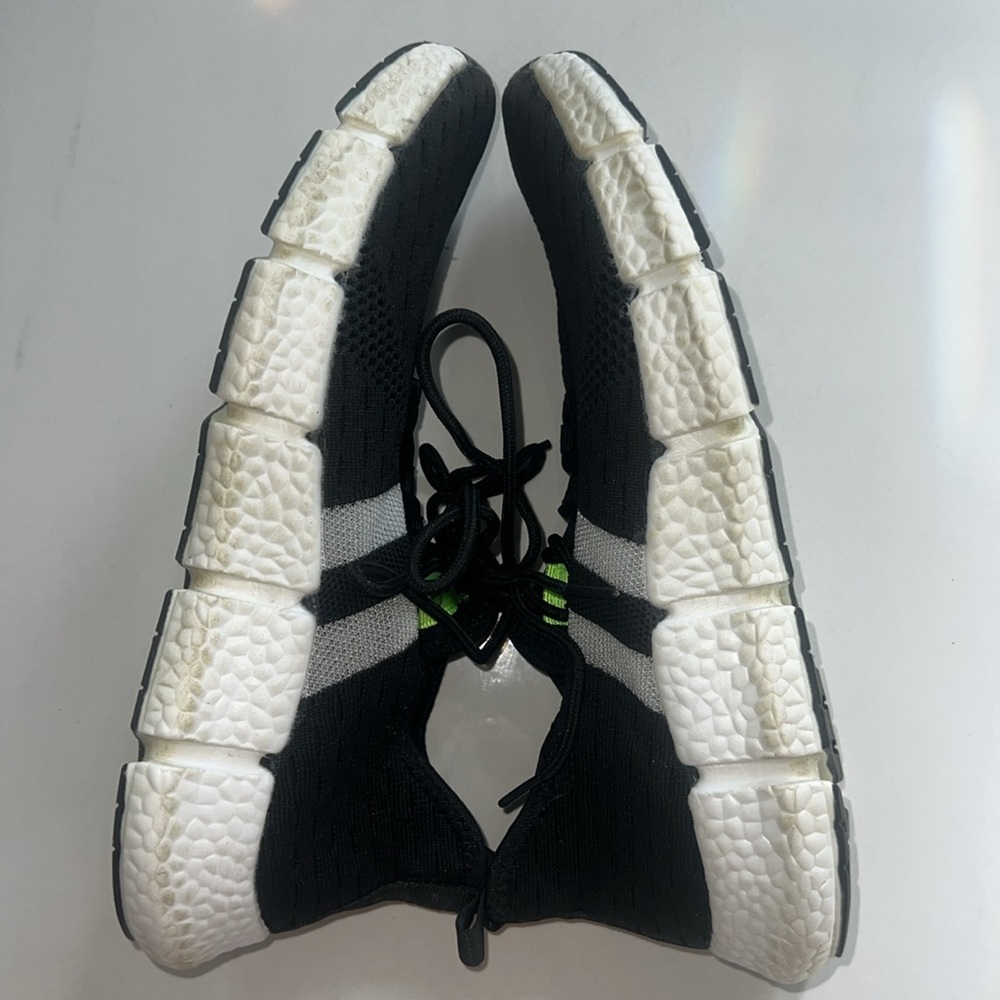 Adidas Hover Boost 88-Y Fashion Runner Shoes Black Bright Green Accents size 44 - Picture 4 of 6